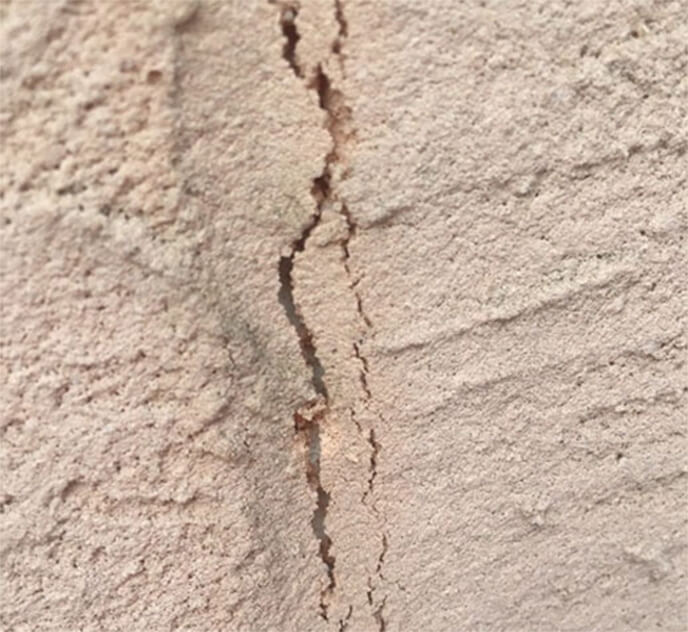 外壁のひび割れ